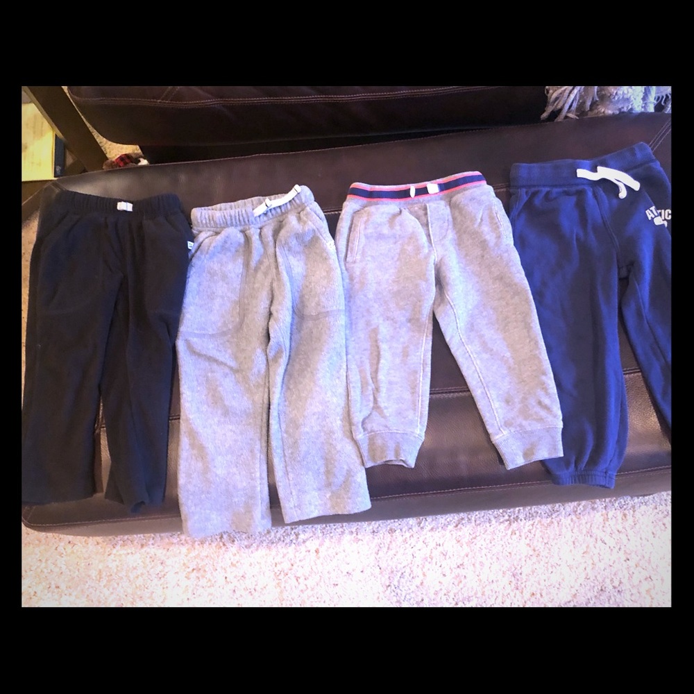 Lot os 2T boys sweats EUC